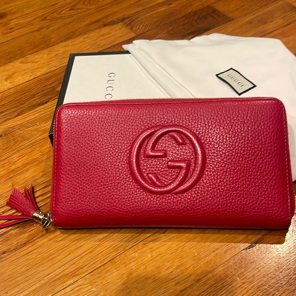 Red Gucci wallet